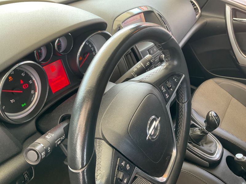 Opel Astra 1.7 CDTI Excellence 2013 – снимка 34