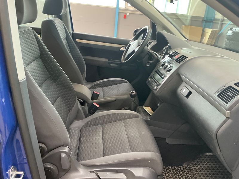Volkswagen Touran 1.9 TDI Trendline BlueMotion Tech 2009 – снимка 3