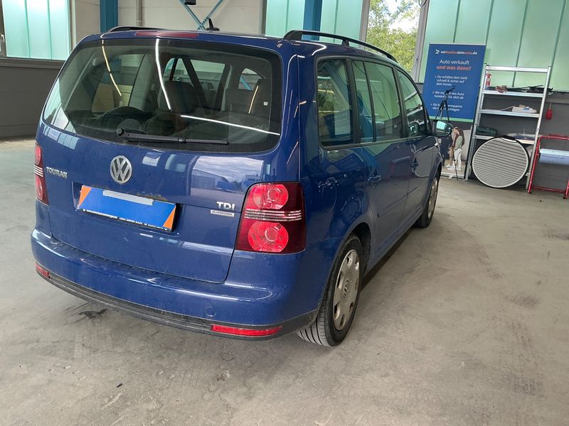 Volkswagen Touran 1.9 TDI Trendline BlueMotion Tech 2009 – снимка 2