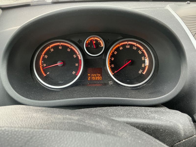 Opel Corsa 1.4 Sport 2009 – снимка 4
