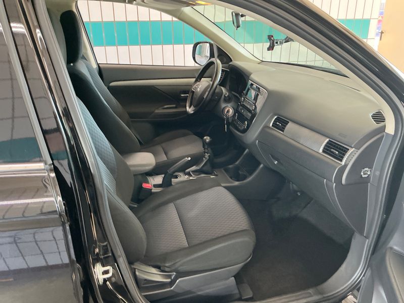Mitsubishi Outlander 2.2 DI-D Invite ClearTec 2WD 2013 – снимка 3