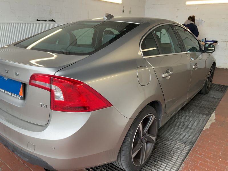 Volvo S60 1.6 T4 Momentum 2011 – снимка 8