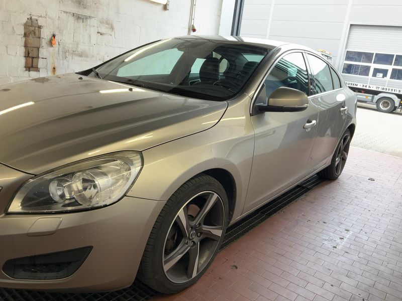 Volvo S60 1.6 T4 Momentum 2011 – снимка 2