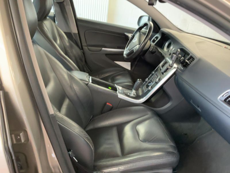 Volvo S60 1.6 T4 Momentum 2011 – снимка 16