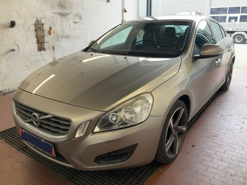 Volvo S60 1.6 T4 Momentum 2011 – снимка 1