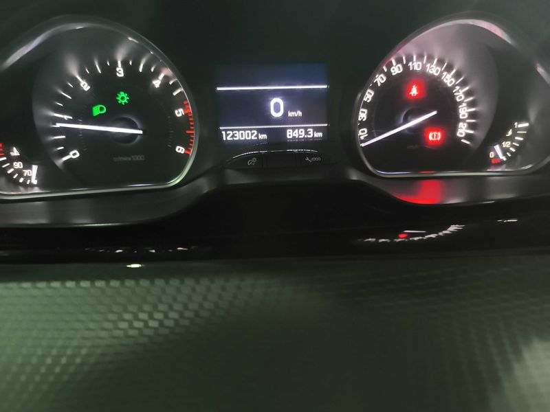 Peugeot 2008 1.6 Blue-HDi Style 2016 – снимка 12