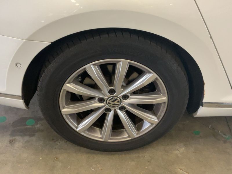 Volkswagen Passat 2.0 TDI Highline BlueMotion Tech 2017 – снимка 17