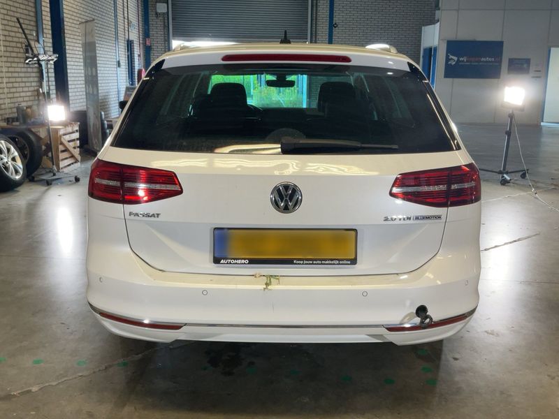 Volkswagen Passat 2.0 TDI Highline BlueMotion Tech 2017 – снимка на щета