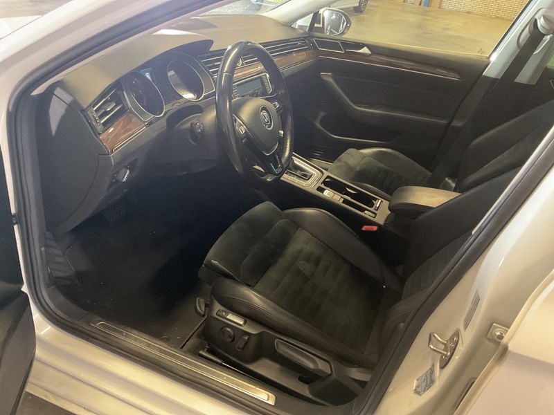 Volkswagen Passat 2.0 TDI Highline BlueMotion Tech 2017 – снимка на щета