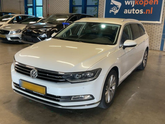 Volkswagen Passat 2.0 TDI Highline BlueMotion Tech 2017 – снимка 1