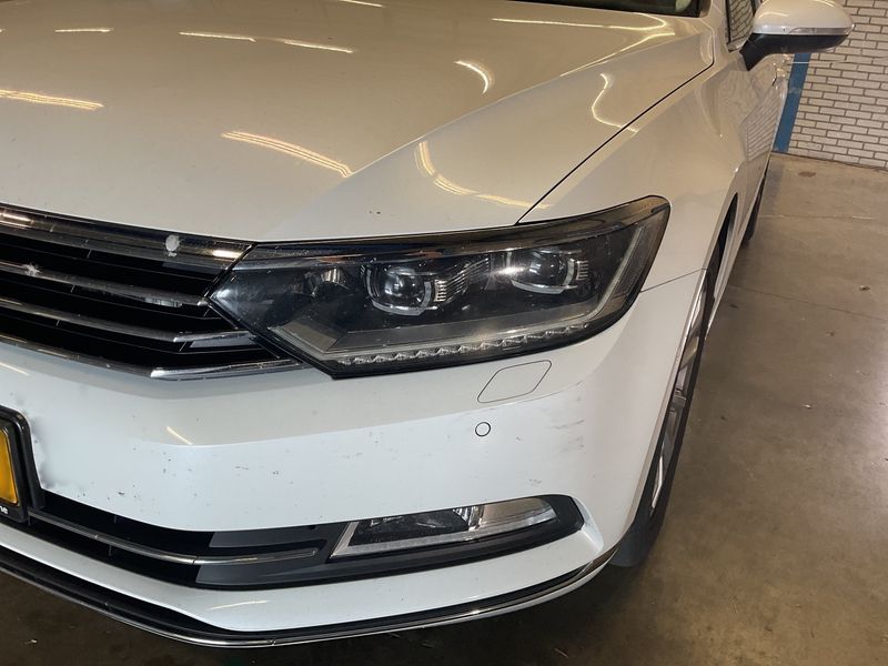 Volkswagen Passat 2.0 TDI Highline BlueMotion Tech 2017 – снимка на щета