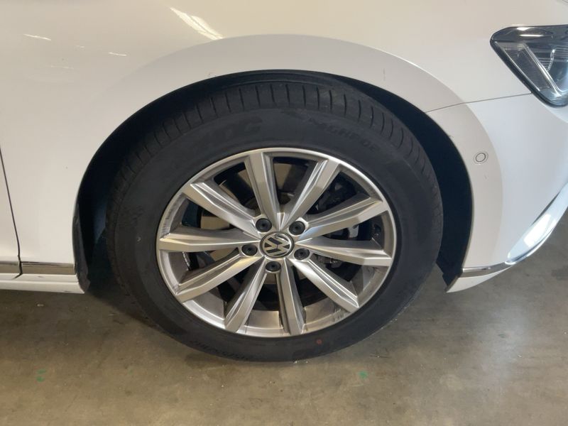 Volkswagen Passat 2.0 TDI Highline BlueMotion Tech 2017 – снимка 18