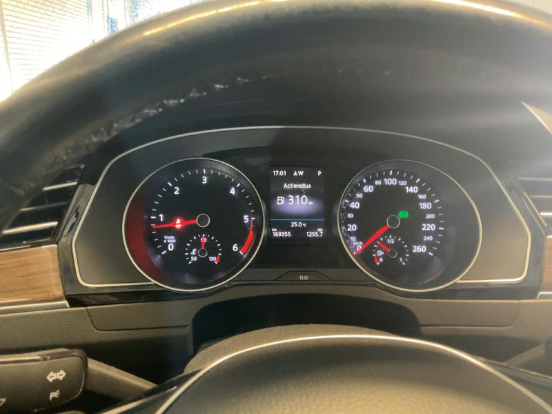 Volkswagen Passat 2.0 TDI Highline BlueMotion Tech 2017 – снимка 13