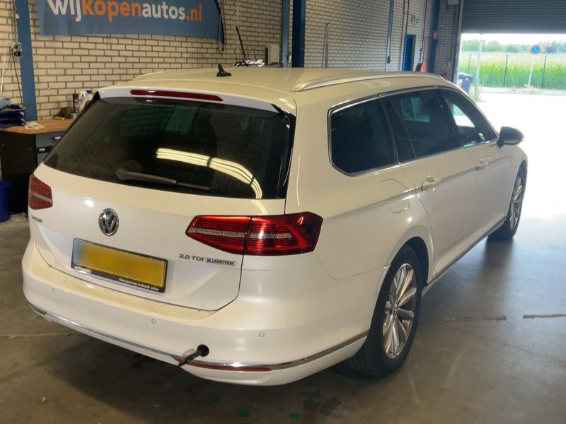 Volkswagen Passat 2.0 TDI Highline BlueMotion Tech 2017 – снимка на щета