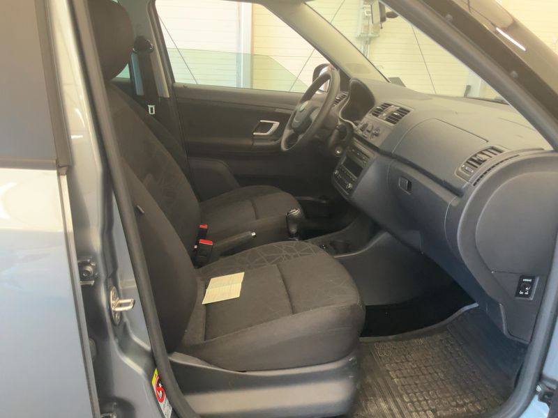 Skoda Fabia 1.2 TSI Family 2011 – снимка 17