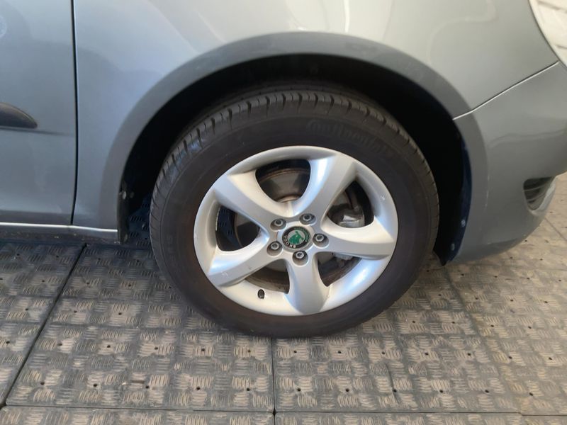 Skoda Fabia 1.2 TSI Family 2011 – снимка 11
