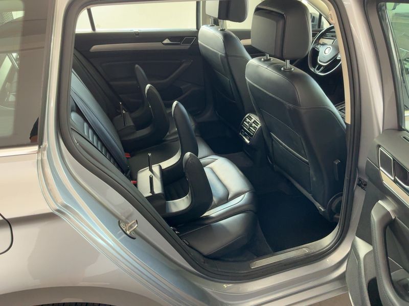 Volkswagen Passat 2.0 TDI Highline BlueMotion Tech 2018 – снимка 20