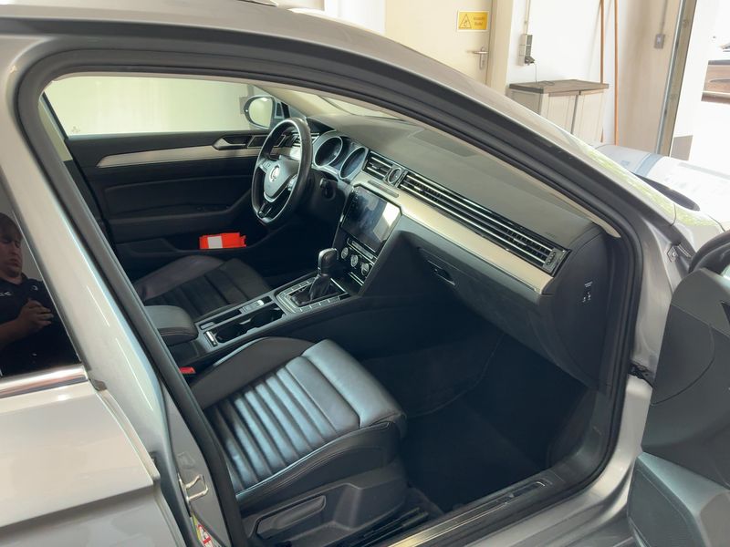 Volkswagen Passat 2.0 TDI Highline BlueMotion Tech 2018 – снимка 17