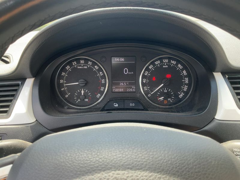 Skoda Rapid Spaceback 1.6 TDI GreenLine 2014 – снимка 18