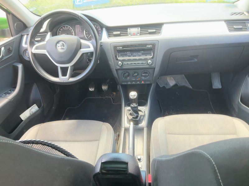 Skoda Rapid Spaceback 1.6 TDI GreenLine 2014 – снимка 17