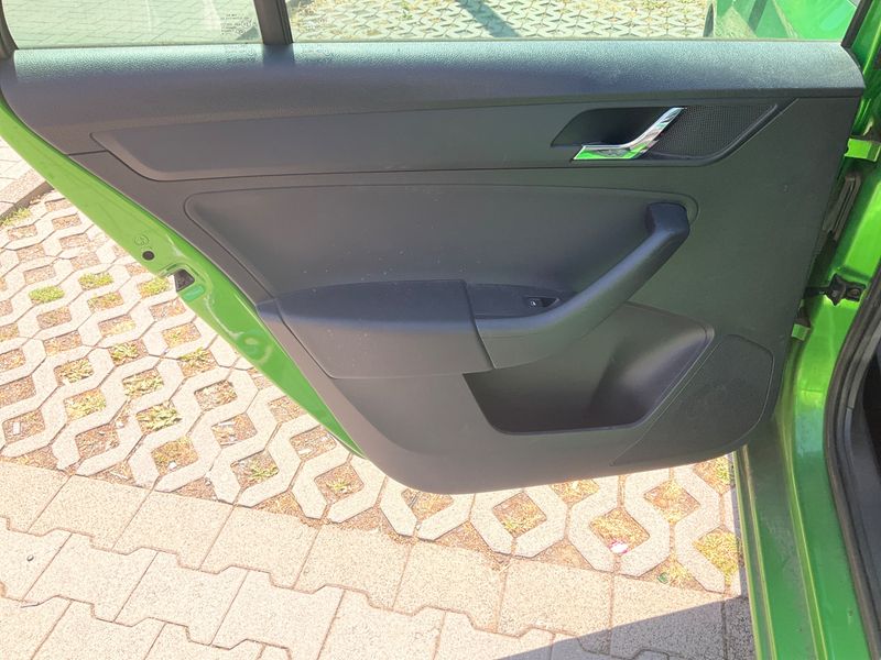 Skoda Rapid Spaceback 1.6 TDI GreenLine 2014 – снимка 32
