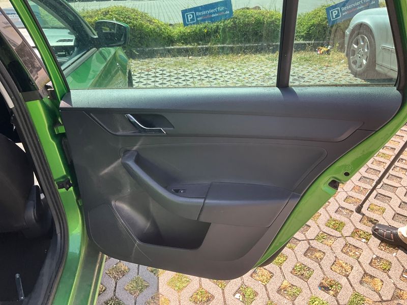 Skoda Rapid Spaceback 1.6 TDI GreenLine 2014 – снимка 29