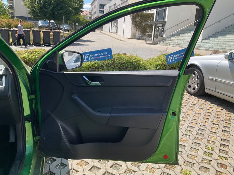 Skoda Rapid Spaceback 1.6 TDI GreenLine 2014 – снимка 26