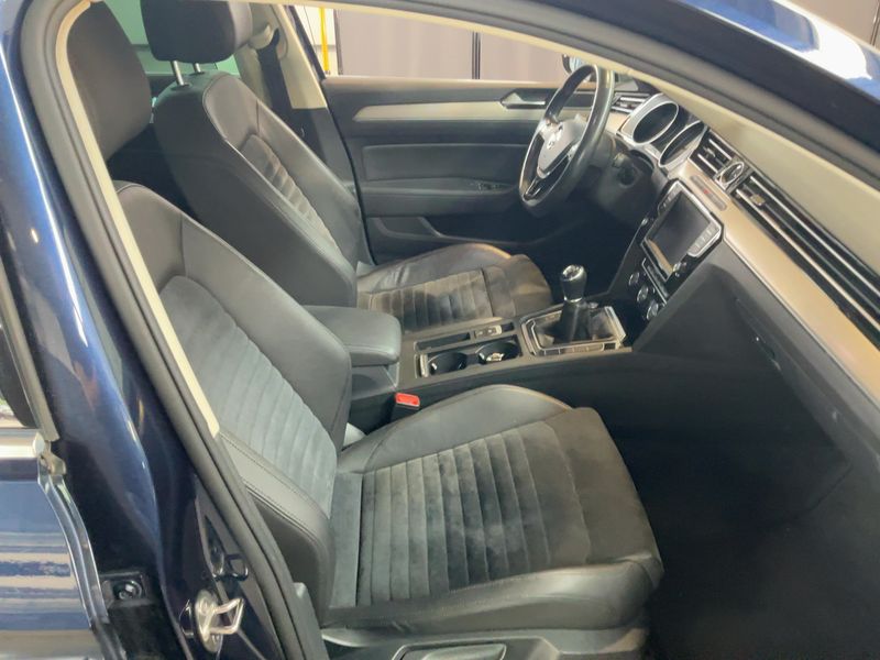 Volkswagen Passat 2.0 TDI Highline BlueMotion Tech 2016 – снимка 11