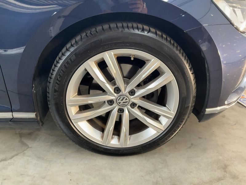 Volkswagen Passat 2.0 TDI Highline BlueMotion Tech 2016 – снимка 19