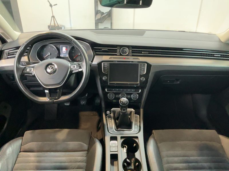 Volkswagen Passat 2.0 TDI Highline BlueMotion Tech 2016 – снимка 12