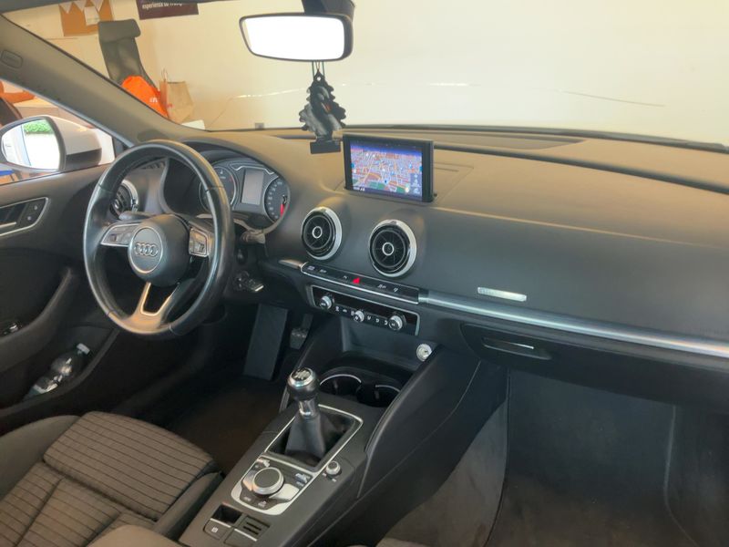 Audi A3 1.6 TDI Sport 2017 – снимка 17