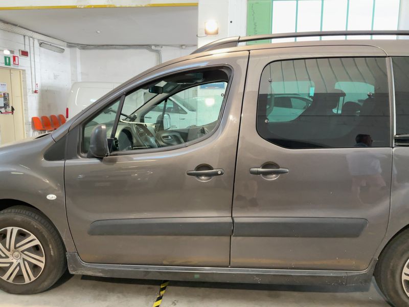 Citroen Berlingo 1.6 Blue-HDi XTR 2017 – снимка на щета 4