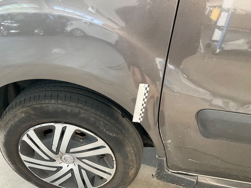 Citroen Berlingo 1.6 Blue-HDi XTR 2017 – снимка на щета 25