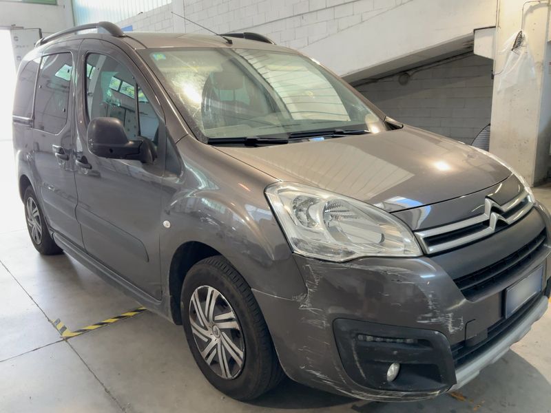 Citroen Berlingo 1.6 Blue-HDi XTR 2017 – снимка на щета 12