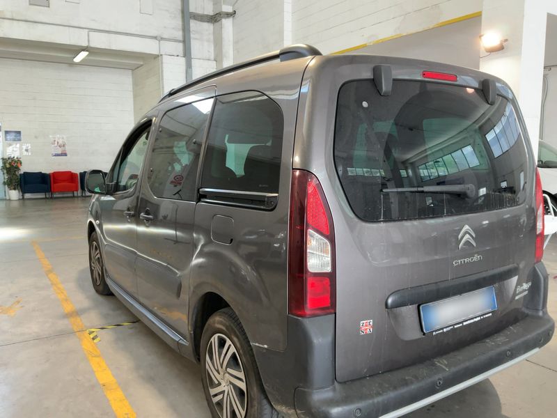 Citroen Berlingo 1.6 Blue-HDi XTR 2017 – снимка на щета 6