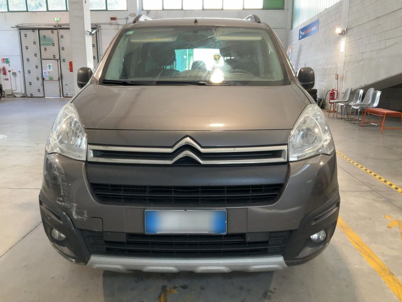 Citroen Berlingo 1.6 Blue-HDi XTR 2017 – снимка на щета 14