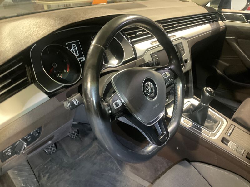 Volkswagen Passat 1.6 TDI Comfortline BlueMotion Tech 2016 – снимка 31