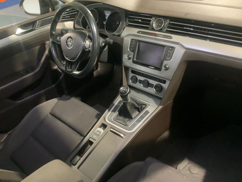 Volkswagen Passat 1.6 TDI Comfortline BlueMotion Tech 2016 – снимка 18