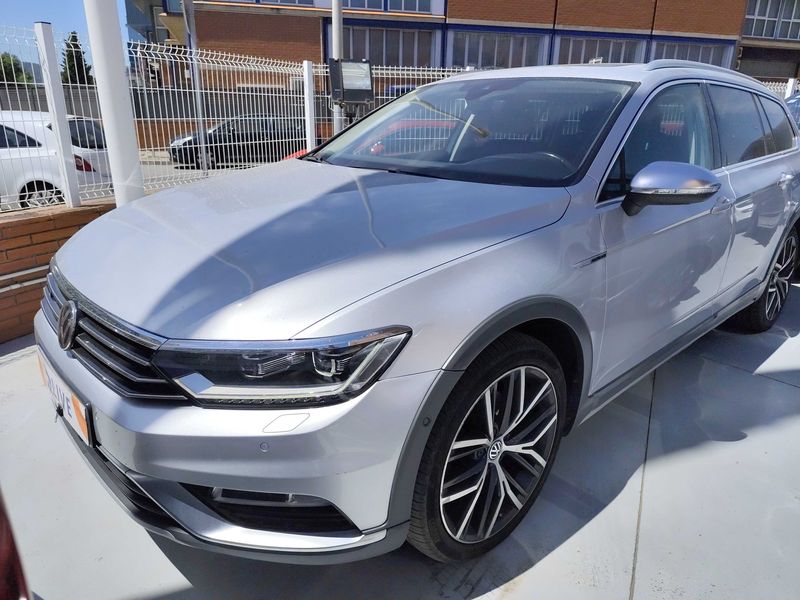Volkswagen Passat Alltrack 2.0 TSI 4Motion BlueMotion Tech 2017 – снимка 2