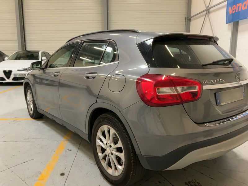 Mercedes-Benz GLA-Klasse GLA 180 d Inspiration 2016 – снимка 6
