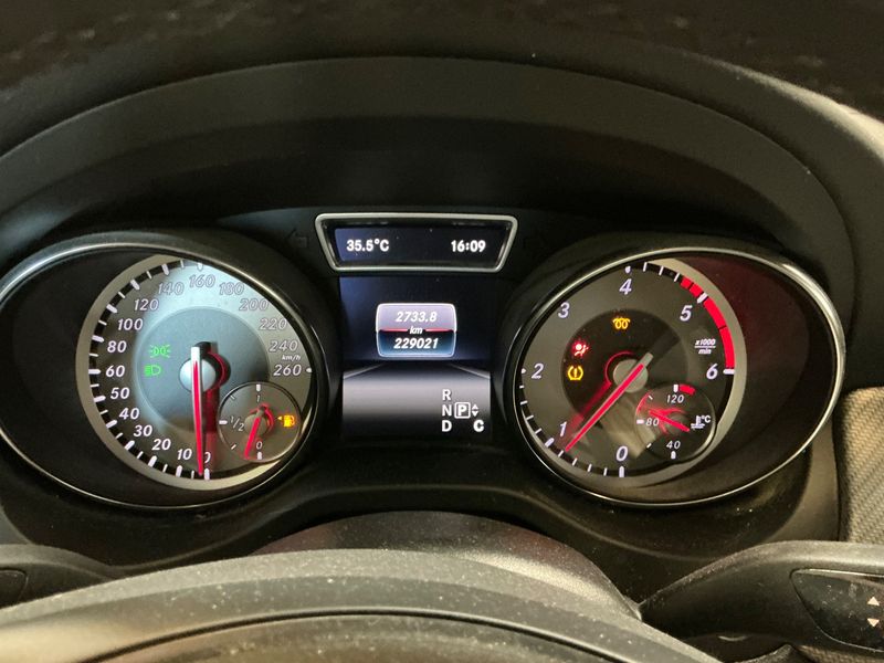 Mercedes-Benz GLA-Klasse GLA 180 d Inspiration 2016 – снимка 18