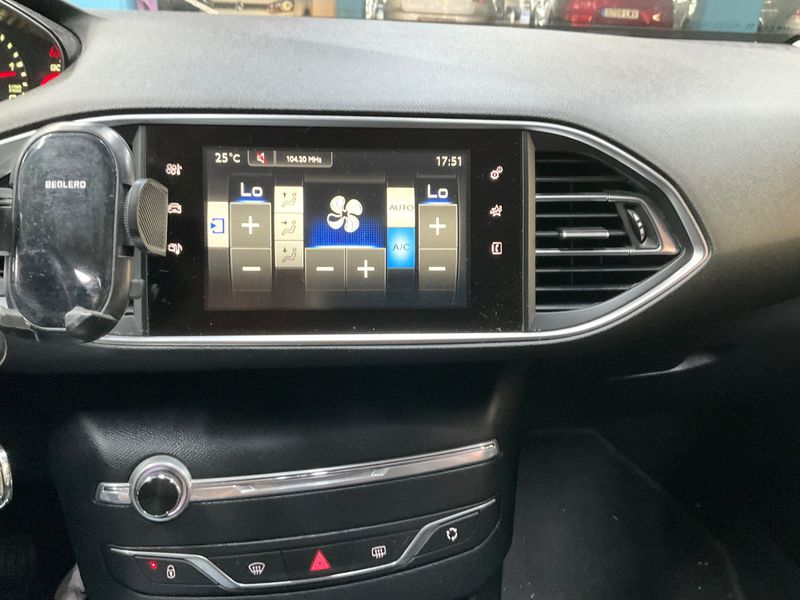 Peugeot 308 1.6 HDi Active 2015 – снимка 27