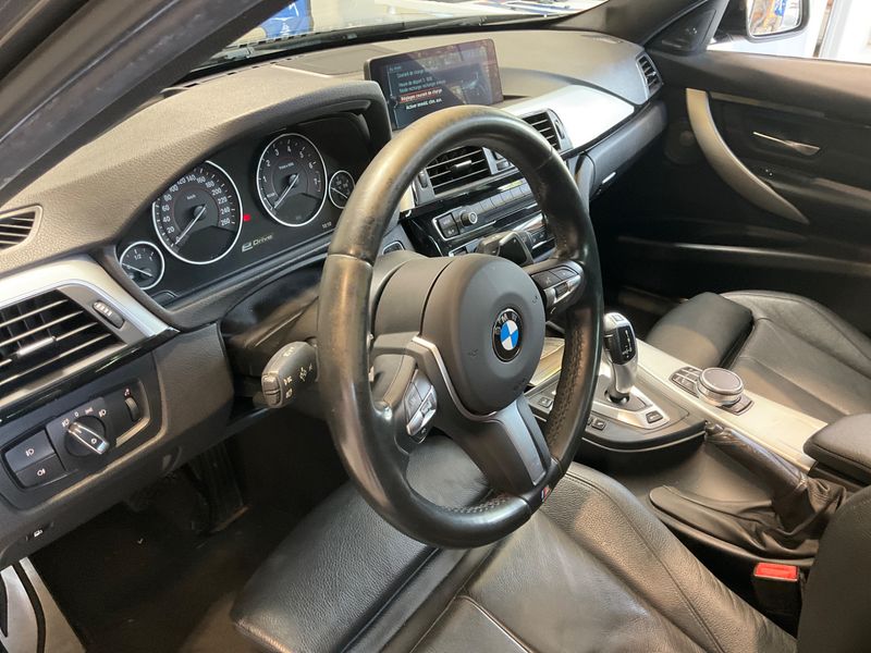 BMW 3er 330e M Sport 2016 – снимка 23