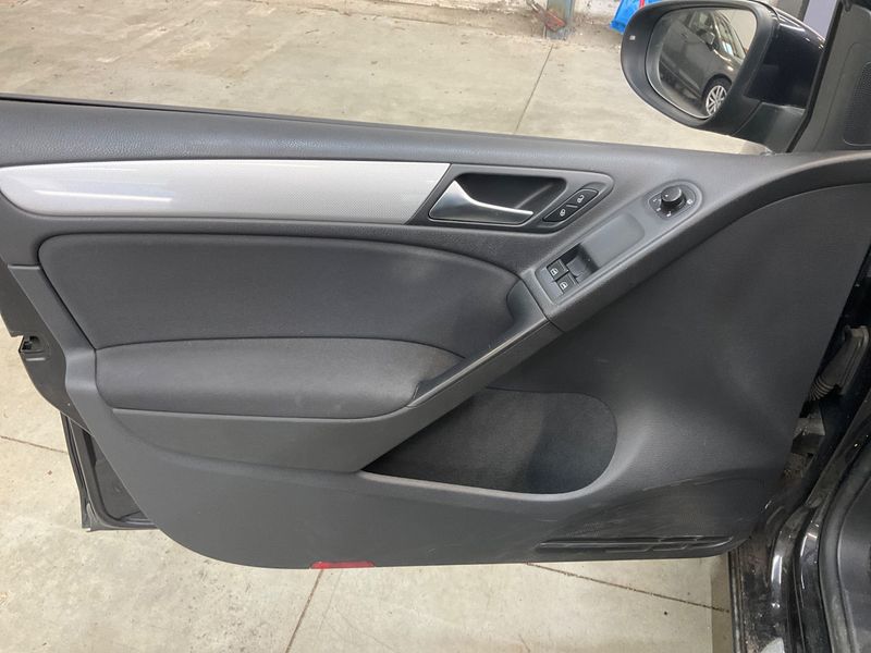 Volkswagen Golf VI 2.0 TDI Match BlueMotion Tech 2012 – снимка 38