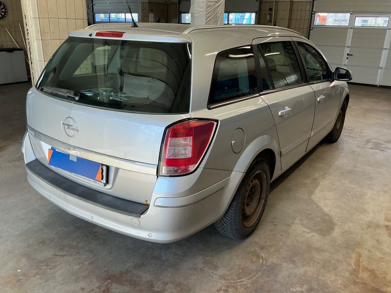 Opel Astra 1.6 Edition 2010 – снимка 2