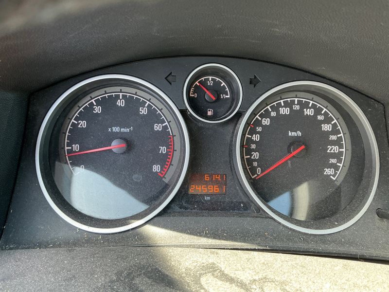 Opel Astra 1.6 Edition 2010 – снимка 4