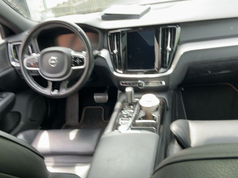 Volvo V60 2.0 T6 Plug-in Hybrid R-Design AWD 2020 – снимка 17