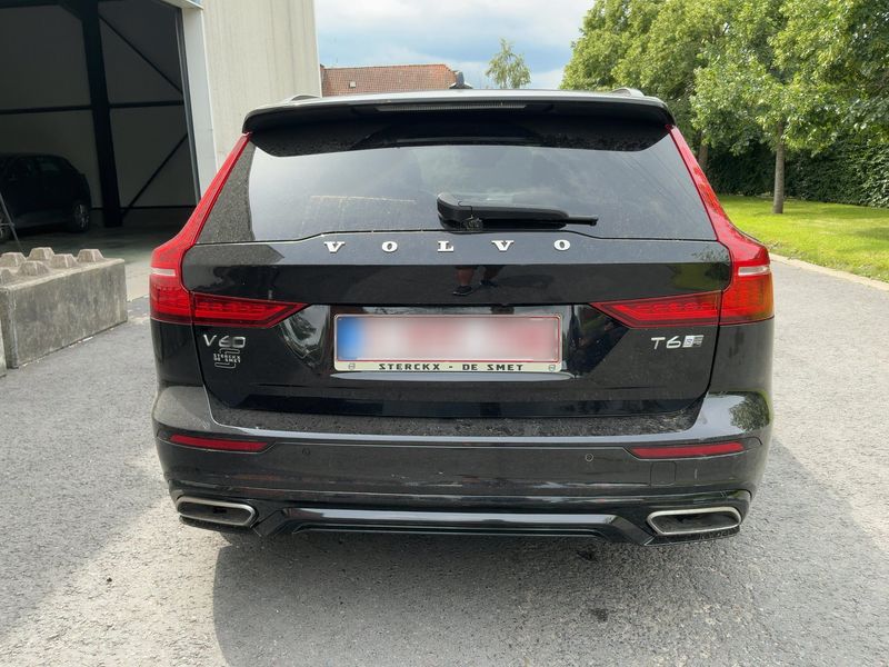 Volvo V60 2.0 T6 Plug-in Hybrid R-Design AWD 2020 – снимка 7