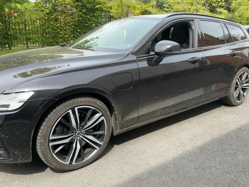 Volvo V60 2.0 T6 Plug-in Hybrid R-Design AWD 2020 – снимка 2