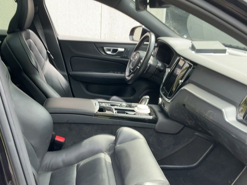 Volvo V60 2.0 T6 Plug-in Hybrid R-Design AWD 2020 – снимка 16